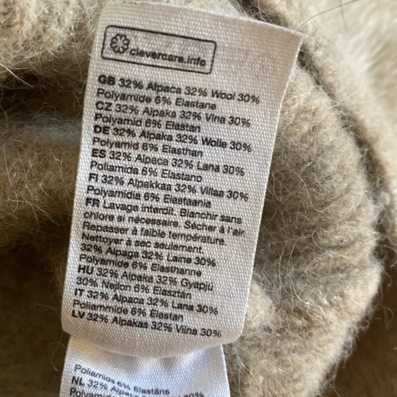 & other stories cream colored wool and alpaca blend cardigan. Size S - Picture 5 of 5